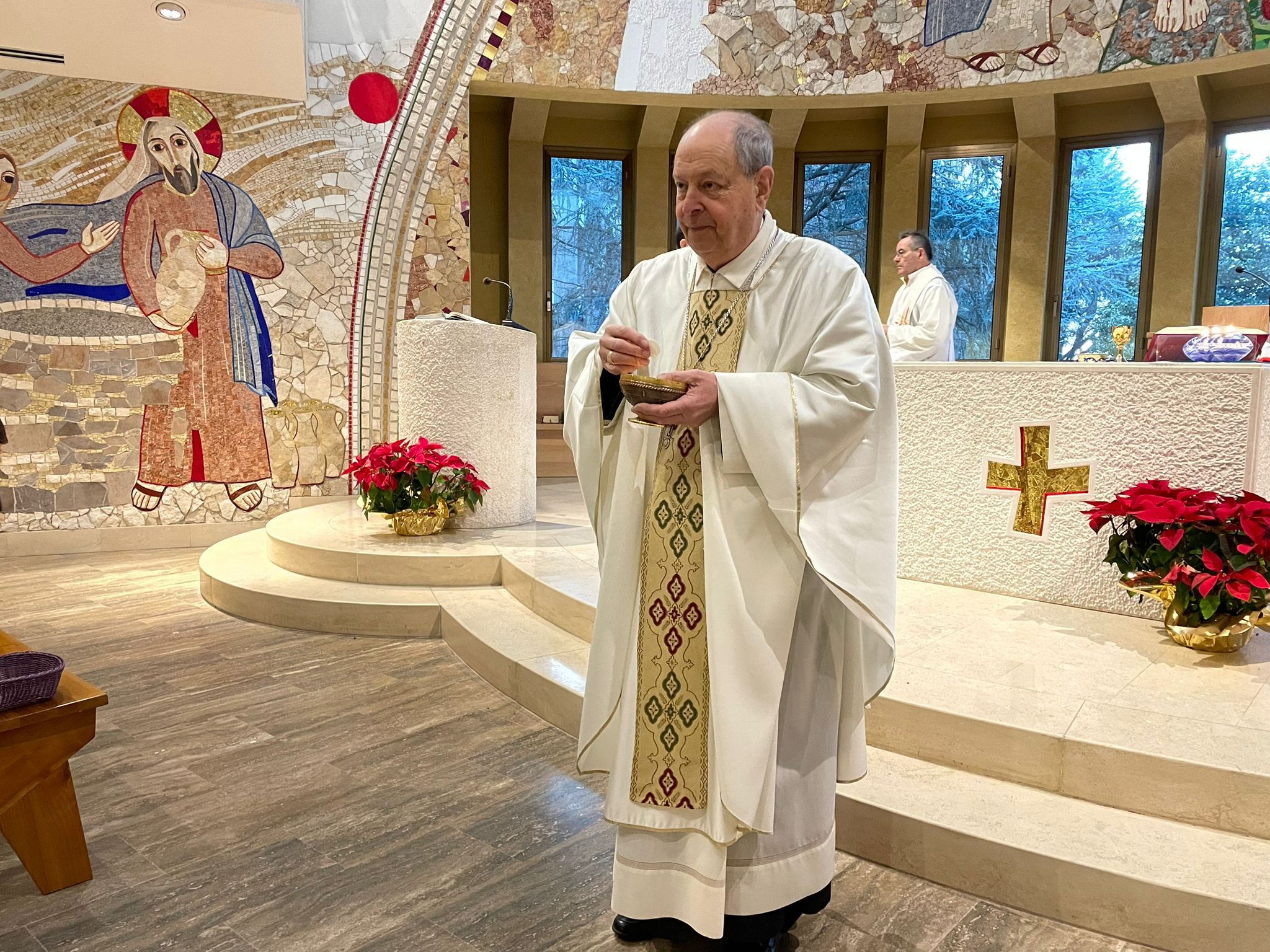 Il cardinale Oscar Cantoni, vescovo di Como, che ha presieduto l'Eucarestia al convegno