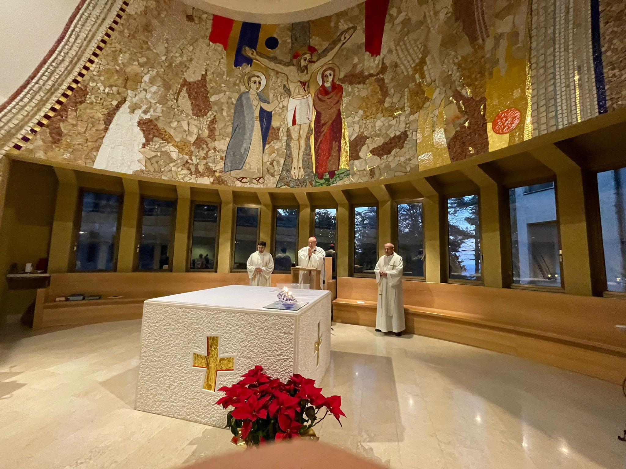 La cappella della “Casa Incontri Cristiani” di Capiago, con i mosaici di Marko I. Rupnik